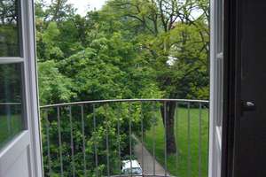 Charmante, möblierte 3-Raum-Wohnung mit Balkon und Garten in München-Schwabing – Moltkestraße 3, 80803 Münchner Freiheit, München – Vorschaubild 3