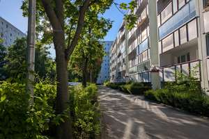 4 Zimmer Wohnung mit Balkon – Die vollständige Adresse der Immobilie erhältst du vom Anbieter., 12679 Marzahn, Berlin – Vorschaubild 3