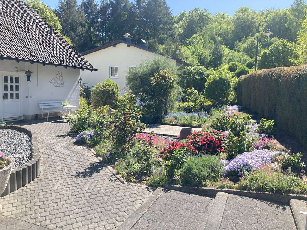 Immobilie in Traben-Trarbach - Großzügiges Einfamilienhaus mit vielen Nutzungsmöglichkeiten - Bild 1