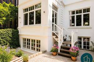 Zwischen Alster und Hofweg: Stilvolles Wohnen mit eigenem Garten im saniertem Altbau