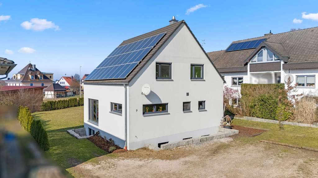 Immobilie in Pinzberg - Einzigartiger Baustil! Neuwertiges Einfamilienhaus mit Galerie und WU-Keller in naturnaher Lage - Bild 2