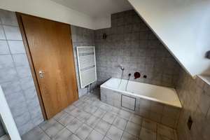 Wohnen mit Weitblick – großzügiges Dachgeschoss mit 4,50 m Deckenhöhe und großen Flächen – Die vollständige Adresse der Immobilie erhältst du vom Anbieter., 70376 Münster, Stuttgart – Vorschaubild 11