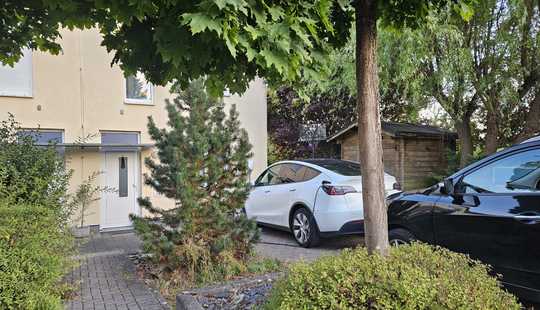 Bild von Reihenendhaus mit zwei Privatparklätzen in Offenbach-Buchrain von Privat