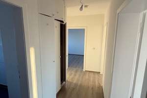 "Mir tanzt keiner auf dem Kopf rum"- Super 3-Zimmer-Wohnung im 4. OG – Wohnen mit Grünblick – Hölderlinstraße 7, 47226 Rheinhausen-Mitte, Duisburg – Vorschaubild 9