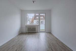 Frisch renoviert und bezugsfrei – 3-Zimmer-Wohnung mit zwei Balkonen und Garage – Die vollständige Adresse der Immobilie erhältst du vom Anbieter., 28211 Radio Bremen, Bremen – Vorschaubild 4