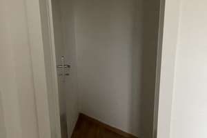 Schöne 3-Zimmerwohnung mit modernisierten Tageslichtbad und Laminat... – Rosenbergstr. 11, 47259 Hüttenheim, Duisburg – Vorschaubild 3