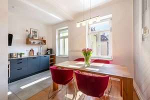 In begehrter Lage: Helle, ideal geschnittene 2,5-Zimmer-Altbauwohnung mit geplantem Balkon – Die vollständige Adresse der Immobilie erhältst du vom Anbieter., 80796 Neuschwabing, München – Vorschaubild 3