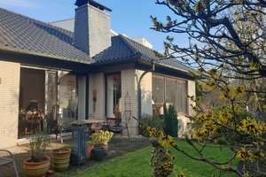 Gepflegtes Einfamilienhaus in Stade Campe, freistehend mit Hanglage auf 653 qm