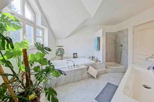 Silva Privata - Eine Villa, die man nicht sucht. Sondern entdeckt – Die vollständige Adresse der Immobilie erhältst du vom Anbieter., 86420 Diedorf – Vorschaubild 11