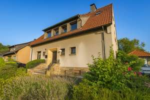 „Großes Grundstück – viele Möglichkeiten: Zweifamilienhaus in Dortmund“ – Die vollständige Adresse der Immobilie erhältst du vom Anbieter., 44269 Berghofen, Dortmund – Vorschaubild 2