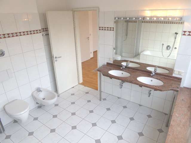 Traumhafte 3-Zimmerwohnung Dornbusch V-E-R-M-I-E-T-E-T image 5