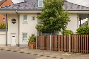 Wohnen in Köln Longerich, Einfamilienhaus mit fünf Zimmern, Sauna und Gartenidylle.