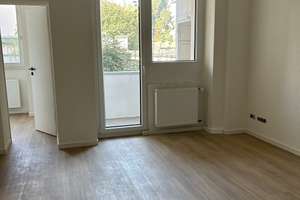 Renovierte 3 Zimmer Wohnung mit Loggia in Düsseldorf Bilk