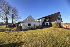 Zweifamilienhaus mit großem Grundstück und unverbaubarer Sicht – Die vollständige Adresse der Immobilie erhältst du vom Anbieter., 27628 Bramstedt – Vorschaubild 2