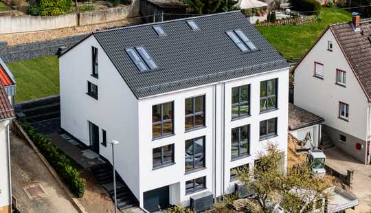 Bild von Moderne Doppelhaushälfte mit unverbaubarem Ausblick ins Grüne