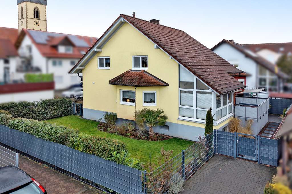 Immobilie in Hambrücken - Exklusives Familienidyll mit Wintergarten, Sonnenterrasse, gepflegtem Garten und viel Wohnraum - Bild 1