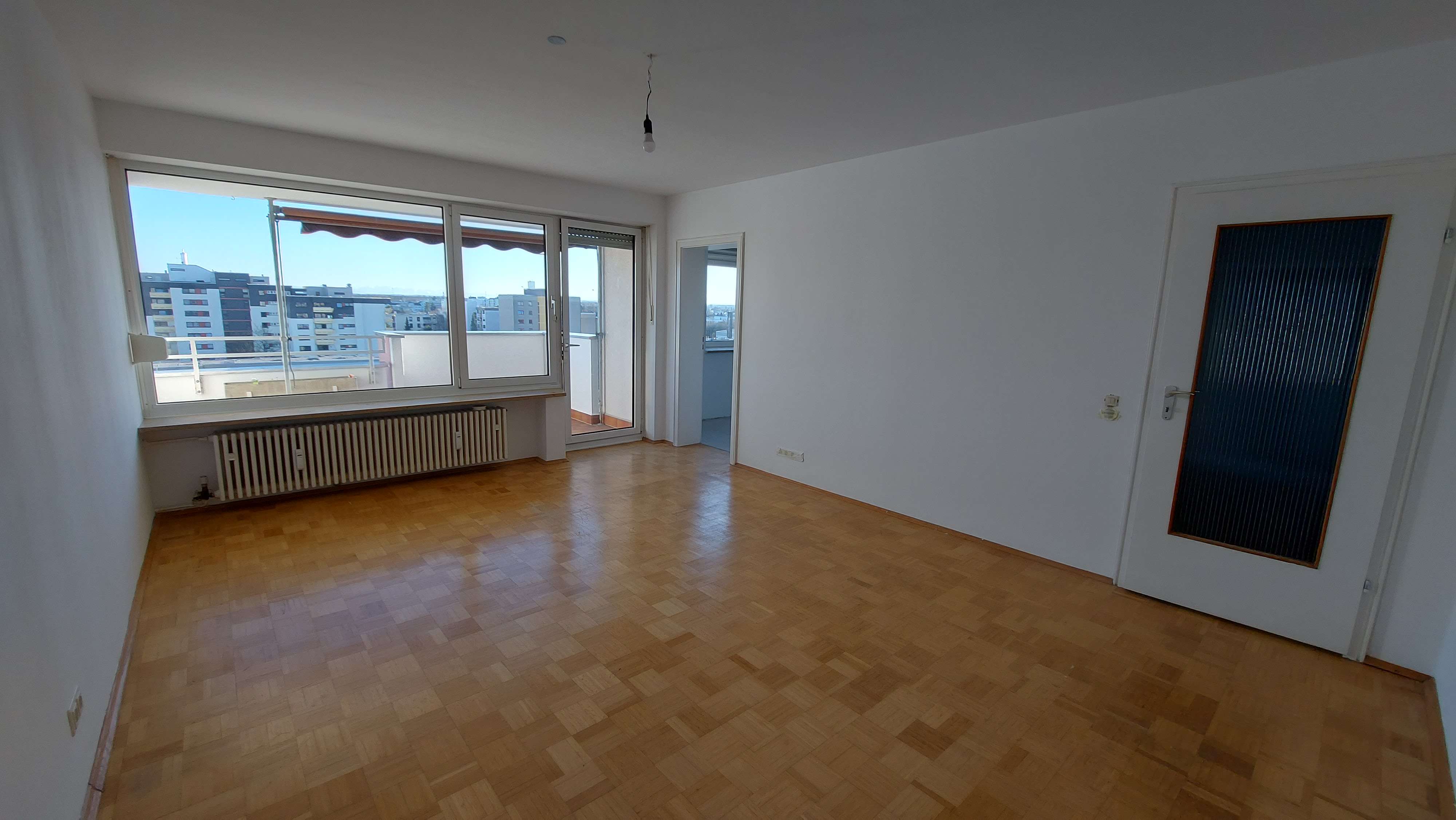 freie 2 Zi-Wohnung, teilrenoviert, Süd Balkon, Gebirgsblick, TG, ohne Makler, Fürstenfeldbruck Kreis – Bild 1