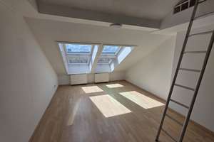 Schöne Dachgeschosswohnung in Grombühl mit Blick über die Stadt!