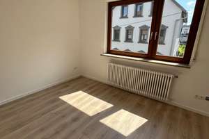 Kernsanierte große Maisonette Wohnung (WG-geeignet)