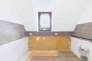 * RESERVIERT * ZWEIFAMILIENHAUS MIT VIEL PLATZ UND FLEXIBLER NUTZUNG – Die vollständige Adresse der Immobilie erhältst du vom Anbieter., 90574 Roßtal – Vorschaubild 10