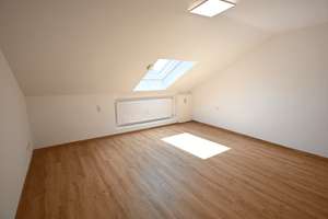 Helle 3-Zimmer-Dachgeschosswohnung mit Weinbergblick in Würzburg-Heidingsfeld