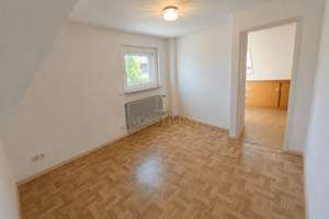 Sanierungsbedürftiges Haus in ruhiger Seitenstraße am Hang von Karben mit Traumgrundstück – Die vollständige Adresse der Immobilie erhältst du vom Anbieter., 61184 Karben – Vorschaubild 12