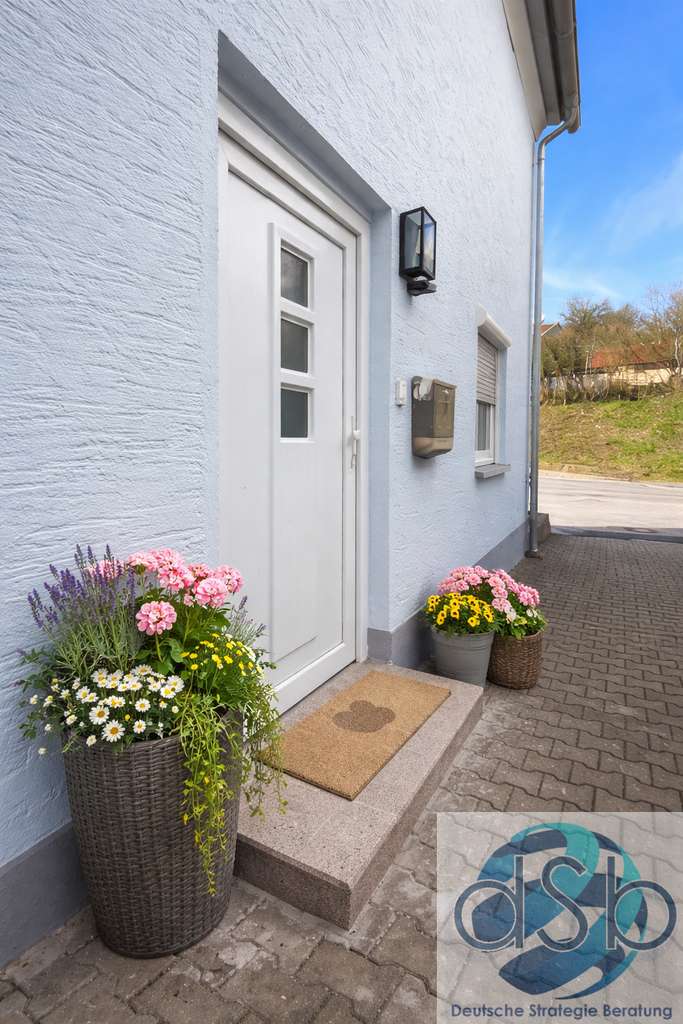 Immobilie in Neresheim - Hochwertig kernsaniertes Einfamilienhaus mit Einbauküche in ruhiger Lage - Bild 2