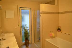 4-Zimmer-Doppelhaushälfte mit gehobener Innenausstattung und EBK in Irgertsheim West – 85049 West, Ingolstadt – Vorschaubild 14