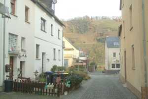 Charmantes Reihenhaus mit kompletter Ausstattung, Kaminofen und Stellplatz – Cochem-Zell (Kreis) – Vorschaubild 3