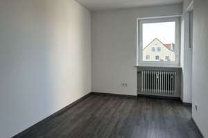 EI 6775 Ruhige, großzügige 4-Zimmer-Eigentumswohnung mit Süd-Loggia und Donaublick – Die vollständige Adresse der Immobilie erhältst du vom Anbieter., 93059 Reinhausen, Regensburg – Vorschaubild 4