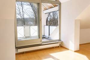 Helle Dachgeschosswohnung mit Süd-Terrasse & Blick ins Grüne – Erlbachstraße 9 - 9b, 81249 Lochhausen, München – Vorschaubild 4