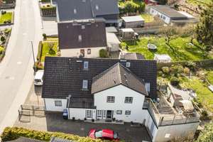 Das großzügige Mehrfamilienhaus präsentiert sich von seiner effizientesten Seite! – Die vollständige Adresse der Immobilie erhältst du vom Anbieter., 24340 Eckernförde – Vorschaubild 1