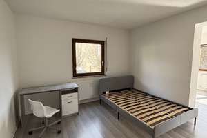 Riesiges WG Zimmer für Single oder Paare ab sofort verfügbar! – Rütlistraße 57, 70435 Zuffenhausen-Schützenbühl, Stuttgart – Vorschaubild 2