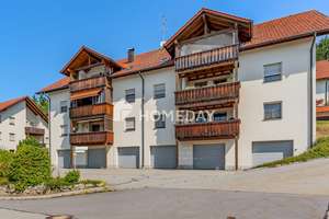 Dachgeschosswohnung mit EBK, Loggia, Garage & schönem Ausblick in Eging am See
