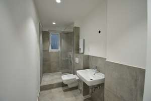 Moderne Ausstattung! Zentrale 2-Zimmer-Whg mit Balkon   – Bismarckstraße 86, 40210 Stadtmitte, Düsseldorf – Vorschaubild 5