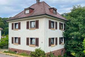 Freistehendes Haus mit Garten und zwei Außen-Stellplätzen
