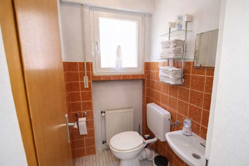 Immobilie in Brühl - Mit 3D: Mehrfamilienhaus | 4 Einheiten (2 Wg. frei) + 4 Garagen | – Potenzial bis ca. 40.000 € p.a. - Bild 3