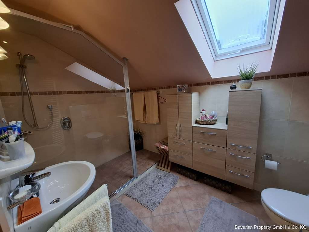 Immobilie in Sankt Englmar - Auch Festwohnsitz möglich! 3-Zi.-DG-Whg. in kleiner Wohnanlage in Sankt Englmar-sofort bezugsfrei - Bild 2