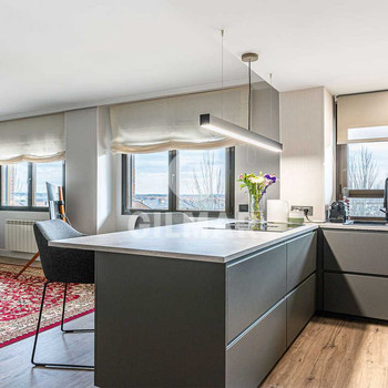 WOHNUNG MIT RENDITE UND VOLLSTÄNDIGER RENOVIERUNG. IDEAL ALS KAPITALANLAGE.Fantastisches Maisonette-