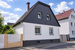 Einfamilienhaus mit großem Garten und Nebengebäude – Die vollständige Adresse der Immobilie erhältst du vom Anbieter., 68649 Groß-Rohrheim – Vorschaubild 1