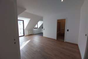 ***Sehr schöne, helle 3 Raumwohnung mit Blick ins Grüne mit neu saniertem Bad, EBK möglich*** – Lessingplatz 6, 9130 Sonnenberg, Chemnitz – Vorschaubild 15