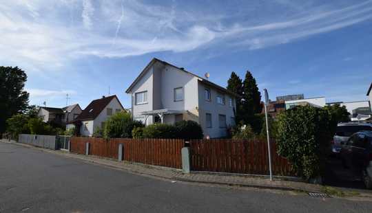 Bild von Großzügiges 7-Zimmer-Einfamilienhaus mit Garten in Dreieich-Sprendlingen auf einem 444 m² Grundstück