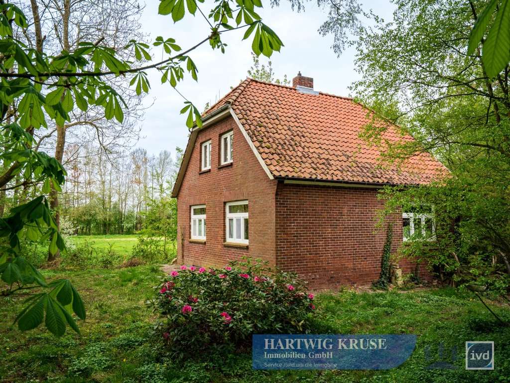 Immobilie in Drochtersen - Vermietetes Einfamilienhaus in ruhiger Lage mit großem Grundstück und Entwicklungspotenzial - Bild 0