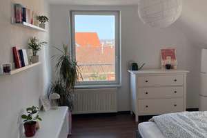 Helles Zimmer in schöner 80qm 2er-WG am Schlossgarten mit Balkon und zwei Bädern – Die vollständige Adresse der Immobilie erhältst du vom Anbieter., 70190 Berg, Stuttgart – Vorschaubild 7