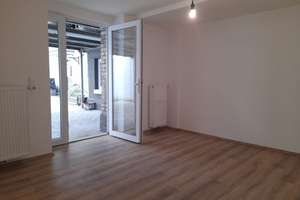 Moderne 3-ZKB mit Terrasse im Souterrain