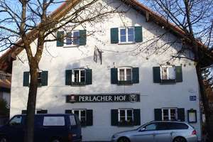Historisches Mehrfamilienhaus: 4-Zimmer-Wohnung mit Garten