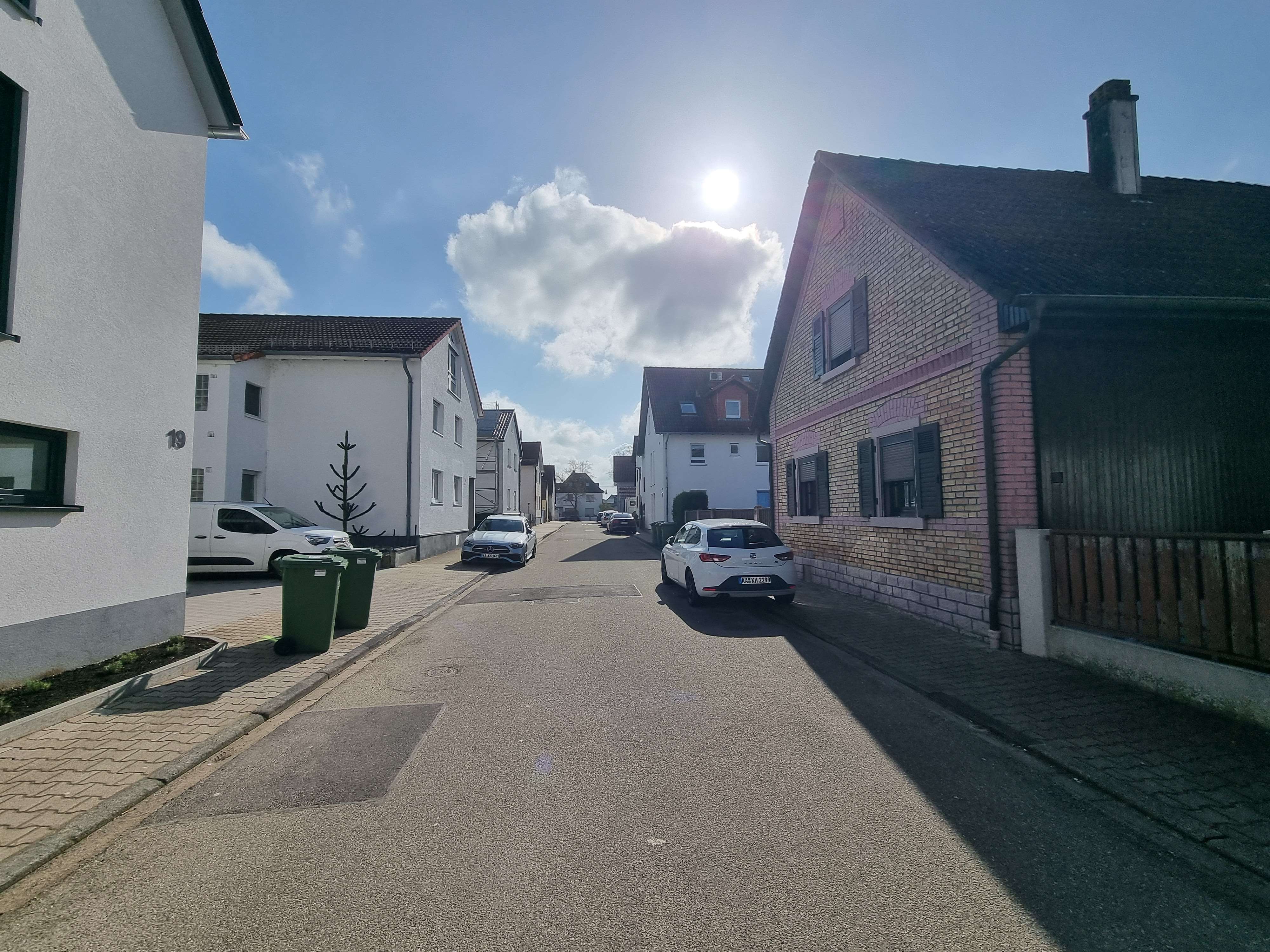 Großzügig wohnen wie im eigenen Haus – 161 m² Wohnfläche, Terrasse & 3 Balkone, Karlsruhe Kreis – Bild 2