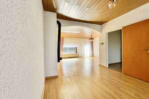 **Geräumiges Ein-/Zweifamilienhaus mit Garagen, Carport und großem Grundstück in Weitefeld** – Altenkirchen (Westerwald) (Kreis) – Vorschaubild 11