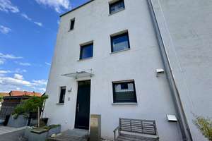 Freiwerdend - Neuwertiges Reiheneckhaus mit vielen Extras – Die vollständige Adresse der Immobilie erhältst du vom Anbieter., 93138 Lappersdorf – Vorschaubild 2