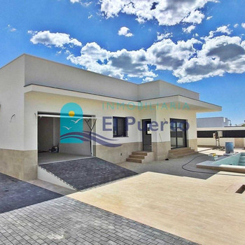 NEUBAU, EXKLUSIVES CHALET IM COUNTRY CLUB, MAZARRÓN REF 1763